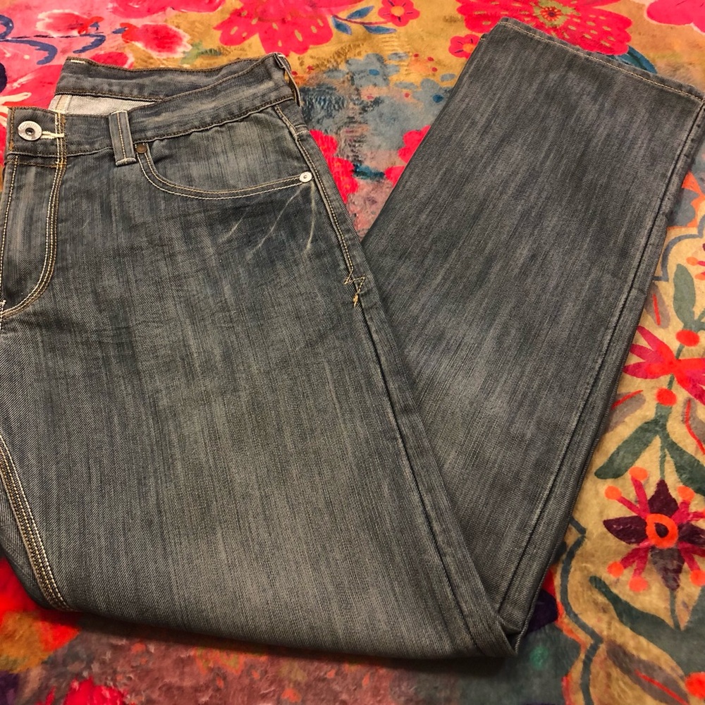LEVI’S excellent cond and look new. Unusual stitching etc but look very cool!